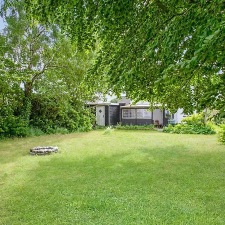 Feriehus Nice In With Kitchen Hasle